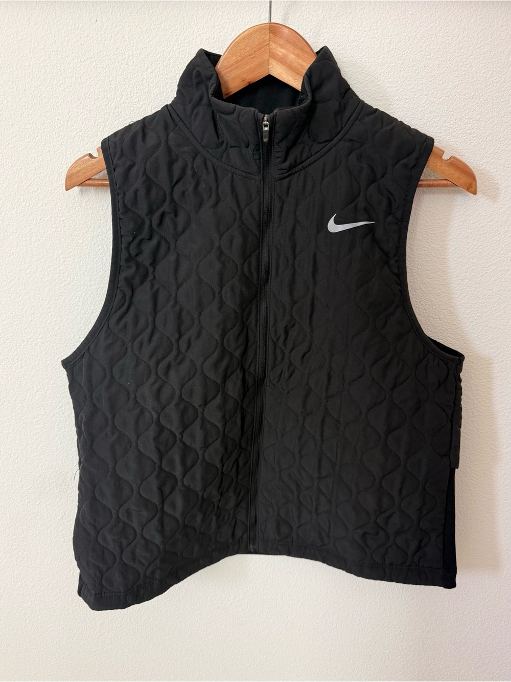 Nike Women's Black Quilted Sleeveless Vest M